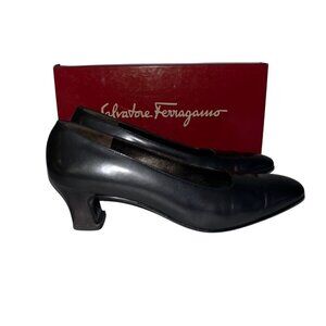 Vintage Salvatore Ferragamo Black Leather Mid-Heel Pumps 7.5  Y2K With Signature